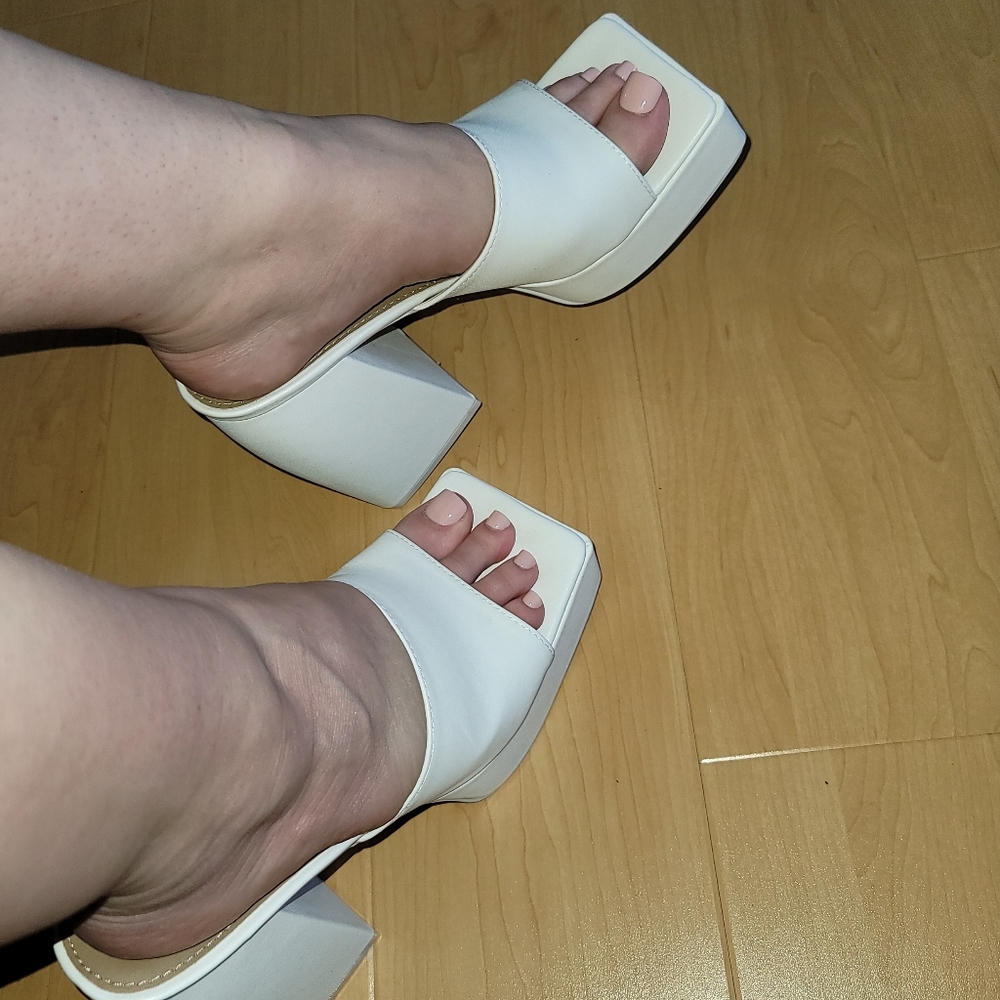 Retro 70s Platform Lemonade Emerson Heels